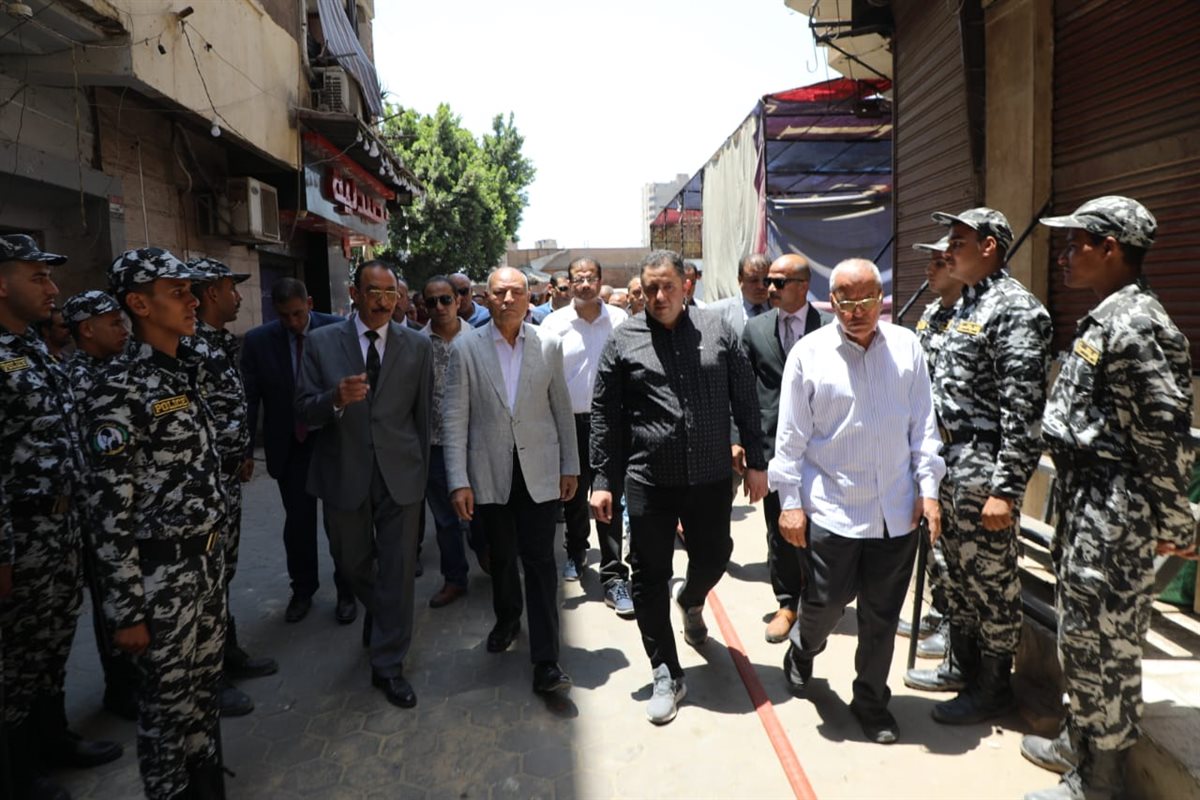 محافظ القاهرة يتابع عملين انقاذ مصابي انهيار عقارين بحدائق القبة 