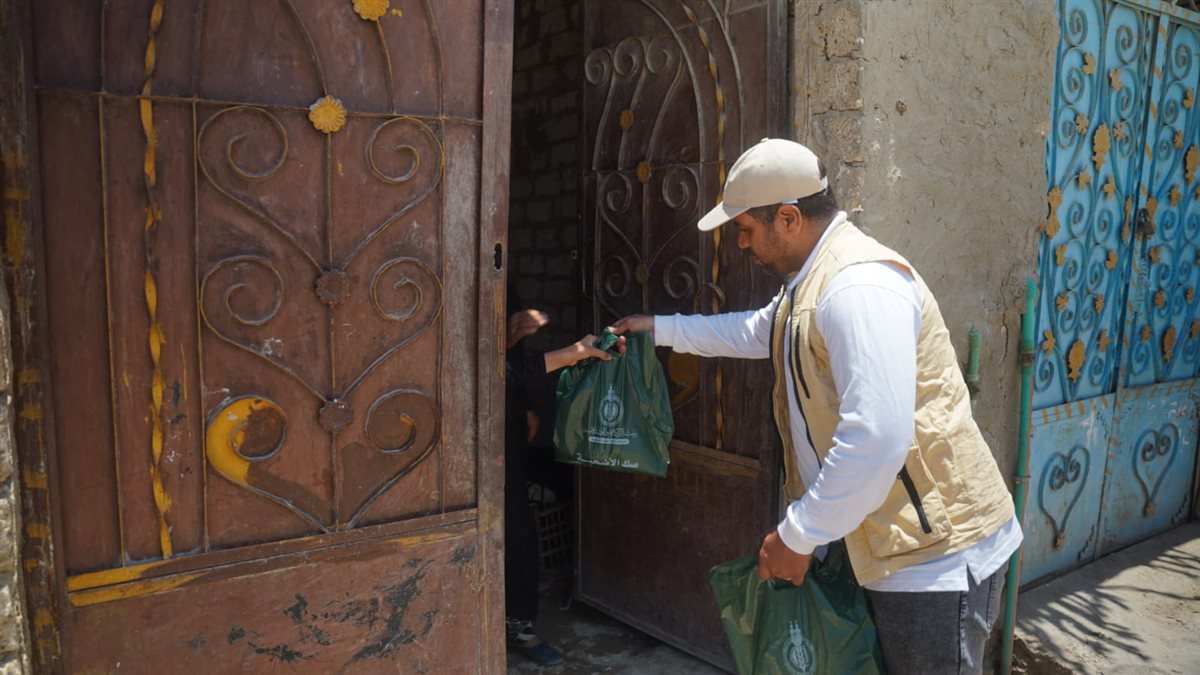 بيت الزكاة والصدقات ينهي توزيع لحوم الأضاحي على عشرات الآلاف