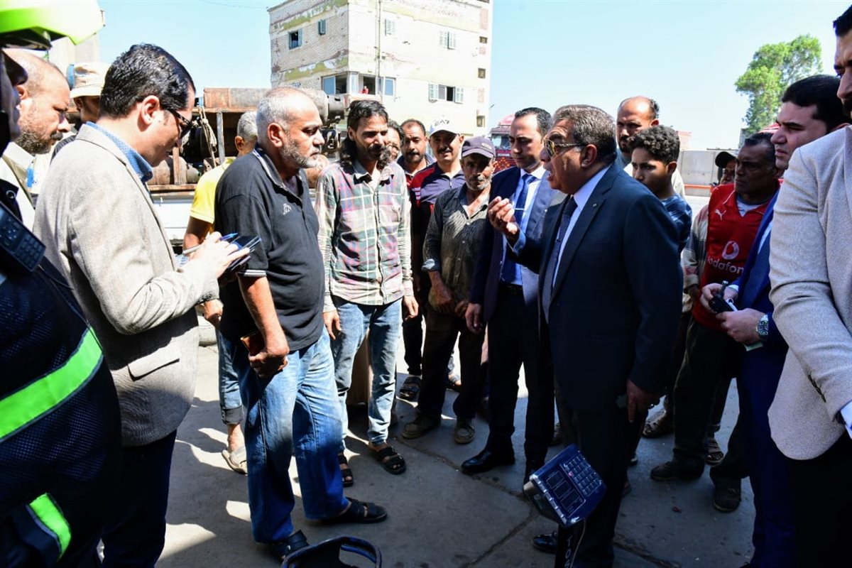 المحافظ يوجه حديثا يبدو شديد اللهجة لمسئولي المحطة