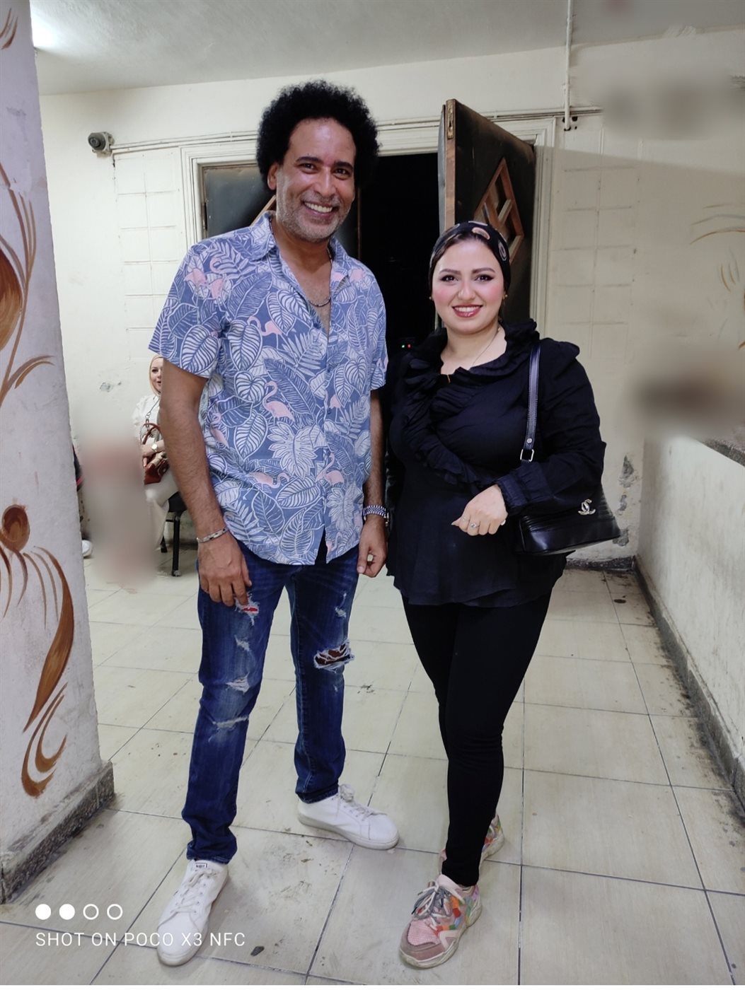 مصطفى شوقي مع محررة الوفد
