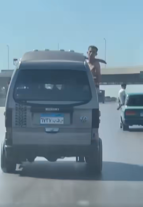 بالفيديو.. استعراض البلطجة في عز النهار على طريق الإسكندرية الصحراوي 