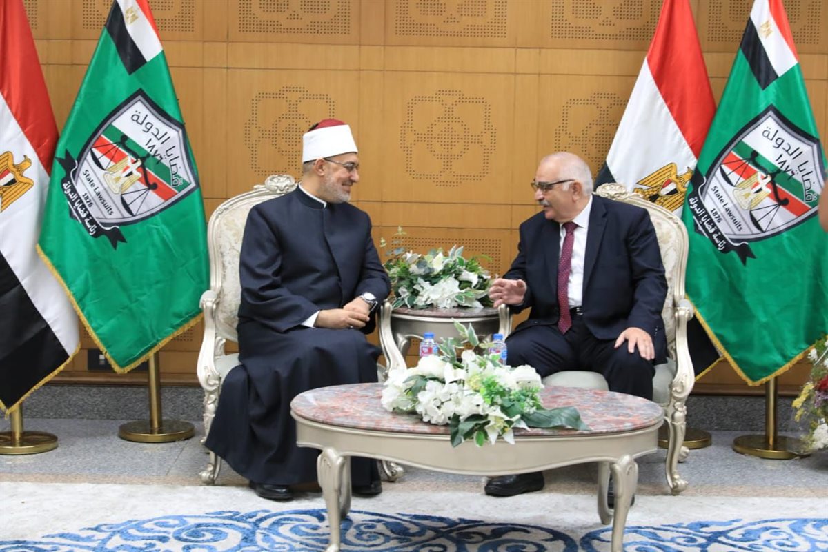 مفتي الجمهورية يهنئ رئيس هيئة قضايا الدولة بتوليه المنصب رسميًّا