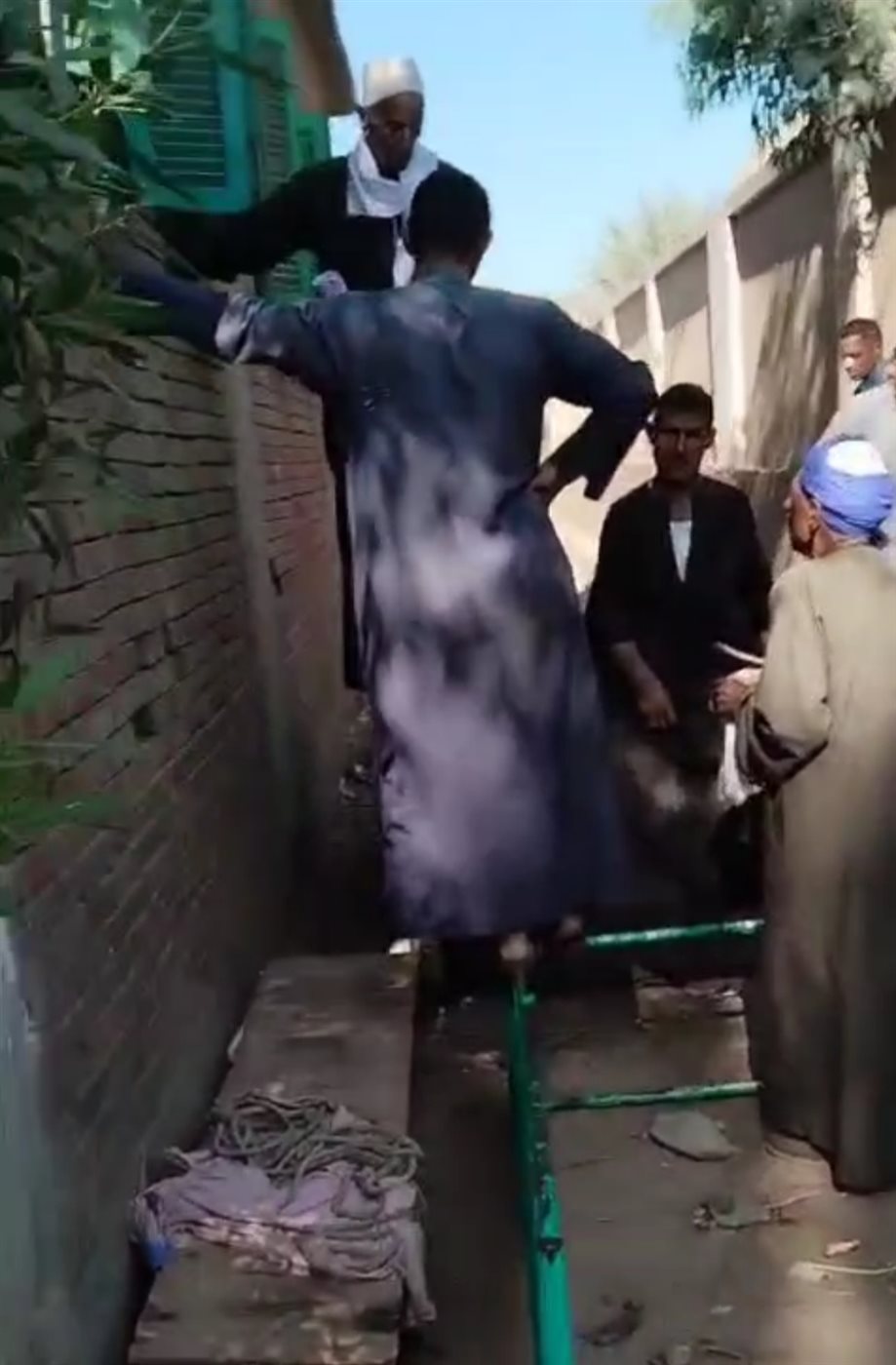 غلق  الجمعية الزراعية بقرية أبو نشابه بوجه الفلاحين