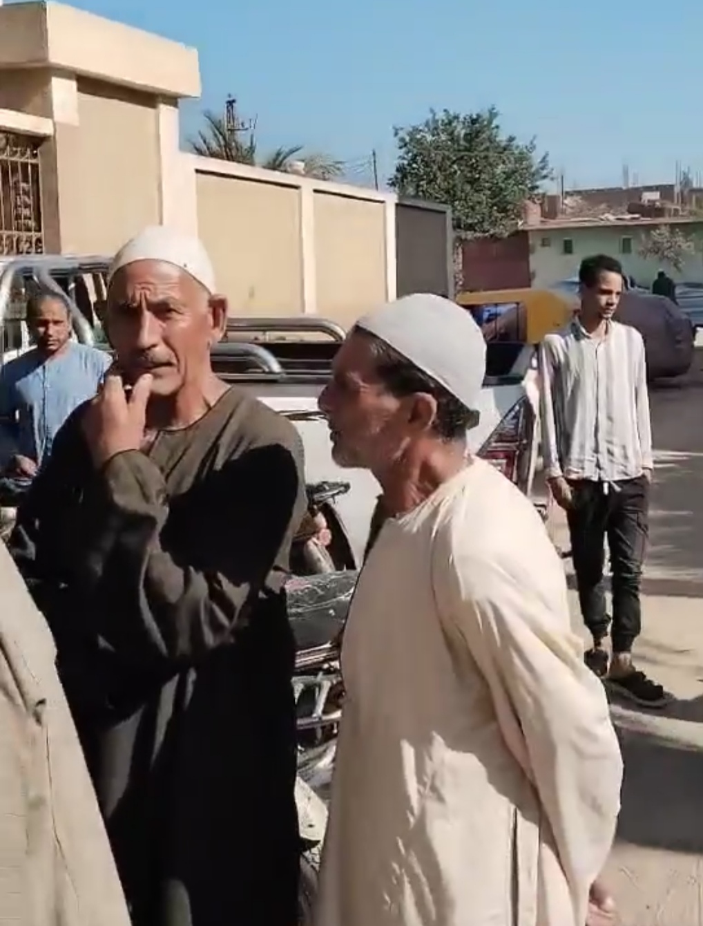 غلق  الجمعية الزراعية بقرية أبو نشابه بوجه الفلاحين