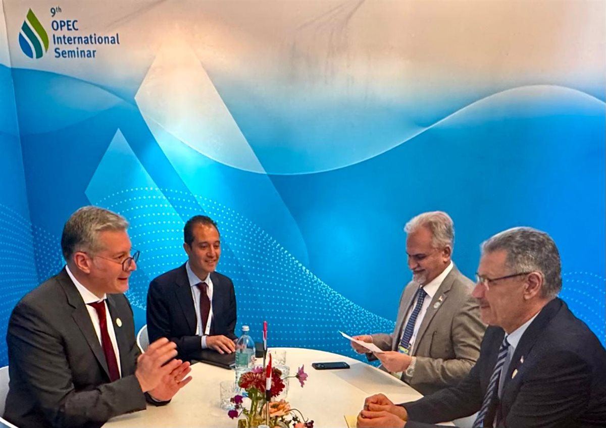 جانب من لقاء وزير البترول والثروة المعدنية ووزير النفط العراقي والوفد المرافق له لبحث سبل التعاون بين البلدين