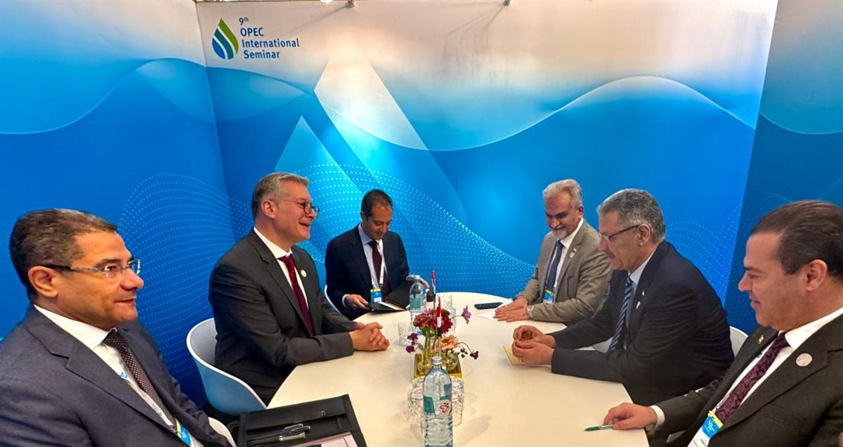 جانب من لقاء وزير البترول والثروة المعدنية ووزير النفط العراقي والوفد المرافق له لبحث سبل التعاون بين البلدين