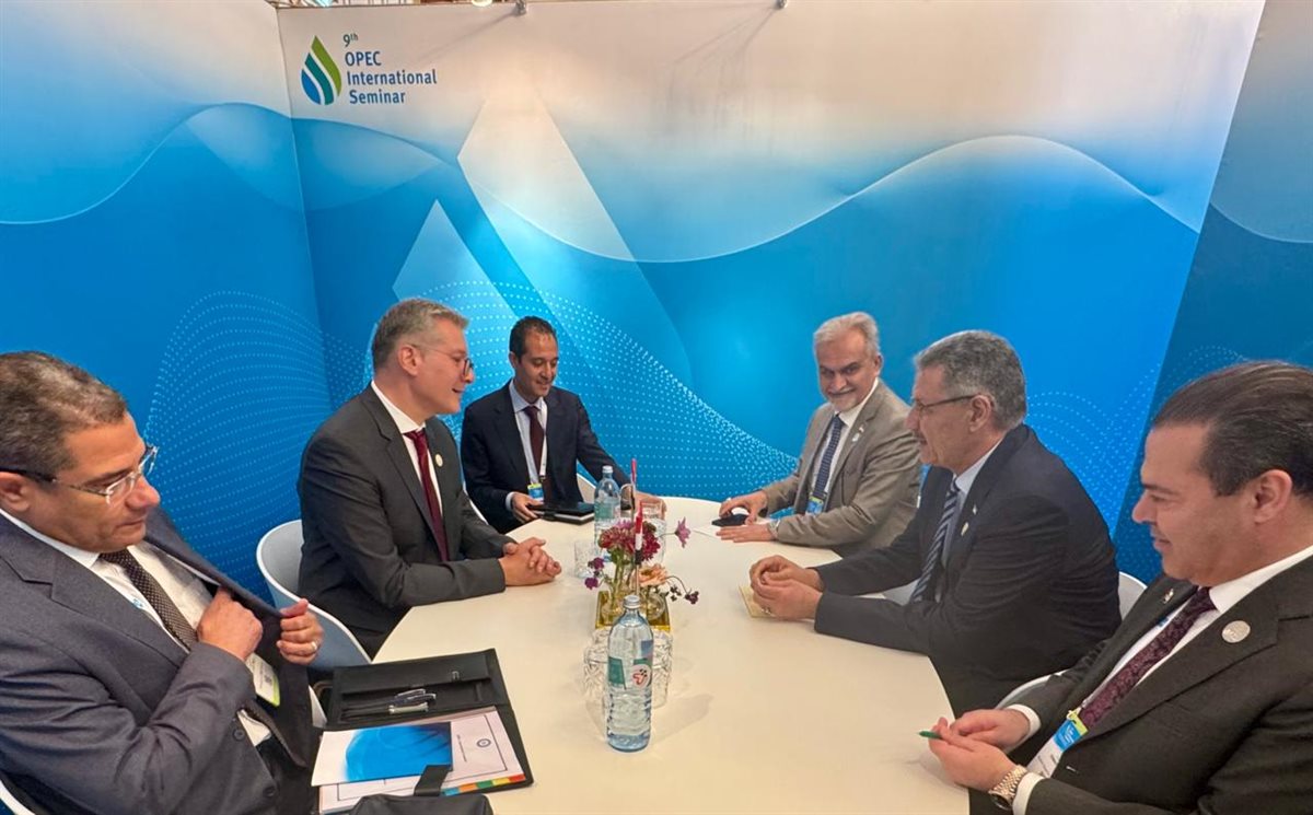 جانب من لقاء وزير البترول والثروة المعدنية ووزير النفط العراقي والوفد المرافق له لبحث سبل التعاون بين البلدين