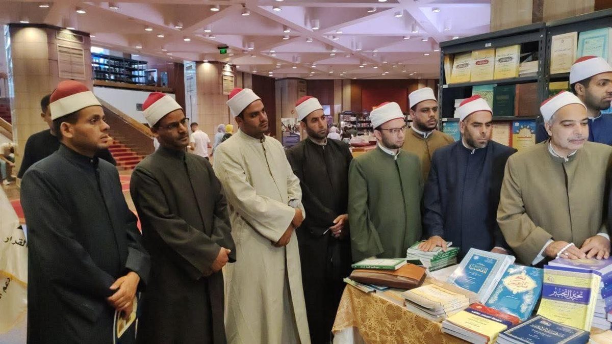 وفد من أئمة أوقاف الإسكندرية يزور جناح المجلس الأعلى للشئون الإسلامية بمعرض مكتبة الإسكندرية الدولى للكتاب