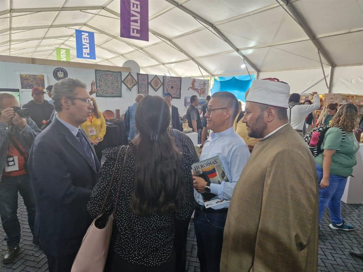 وفد من أئمة أوقاف الإسكندرية يزور جناح المجلس الأعلى للشئون الإسلامية بمعرض مكتبة الإسكندرية الدولى للكتاب