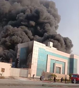 صور جديدة من حريق مصنع منظفات بدر
