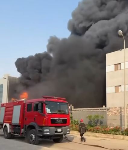 صور جديدة من حريق مصنع منظفات بدر