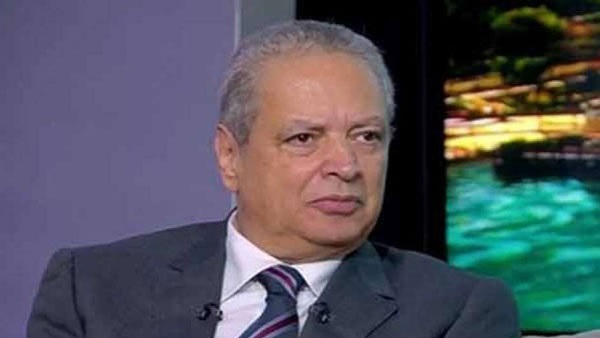  الدكتور إكرام بدر الدين، أستاذ العلوم السياسية