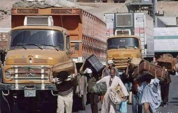 عمال مصريين عائدين من العراق
