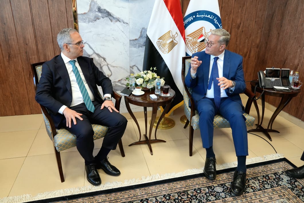 جانب من لقاء وزير البترول والثروة المعدنية والرئيس الإقليمي لشركة شلمبرجير