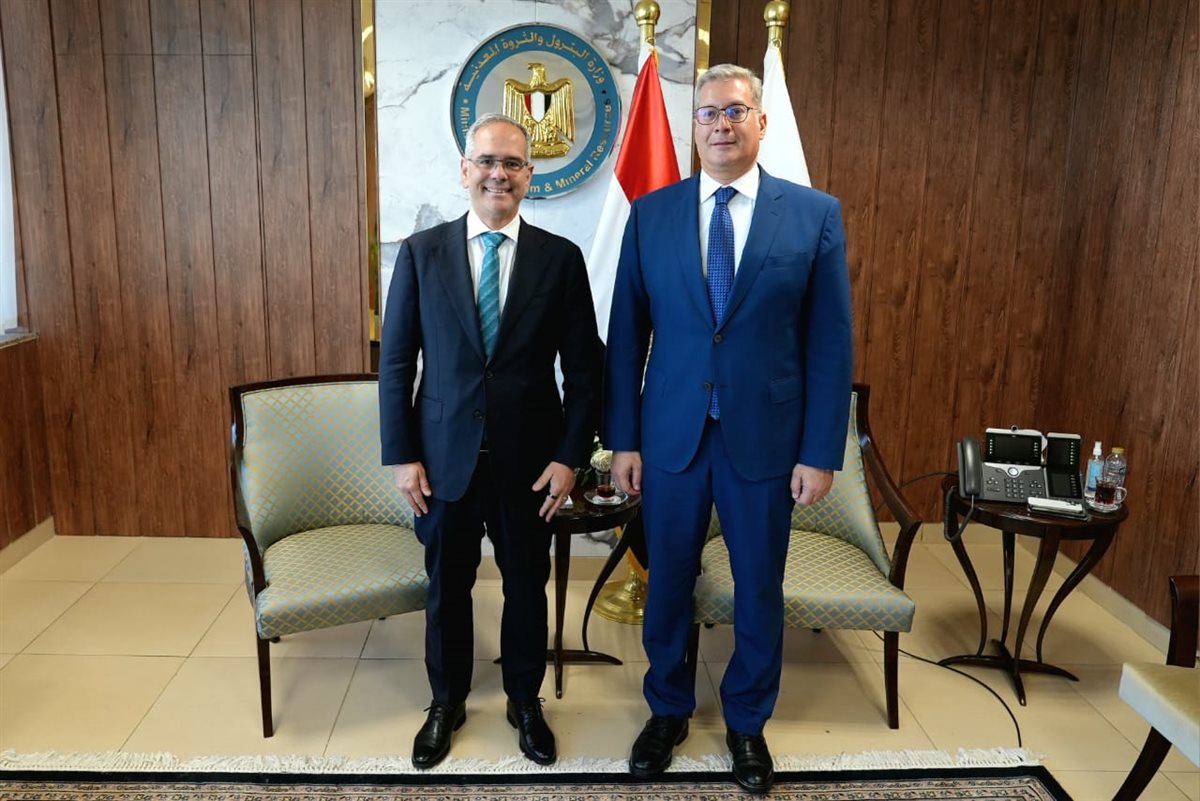 جانب من لقاء وزير البترول والثروة المعدنية والرئيس الإقليمي لشركة شلمبرجير