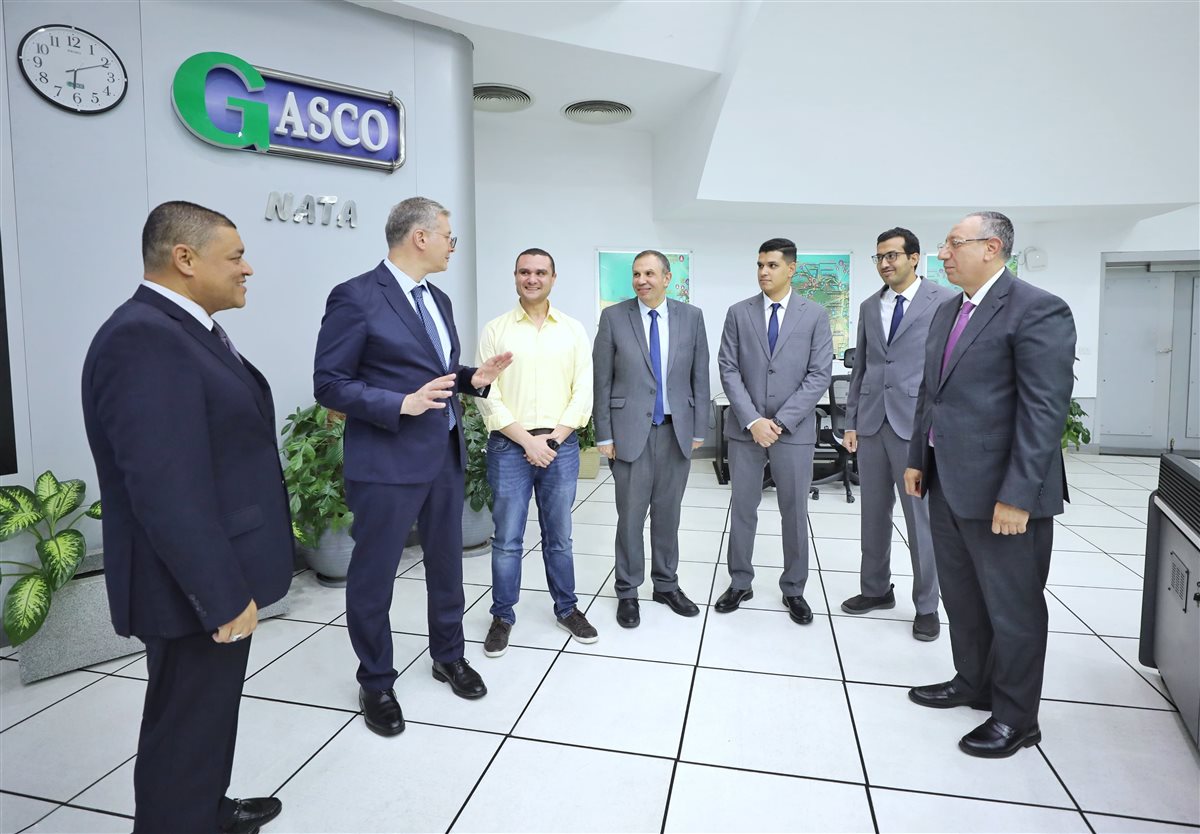 وزير البترول يقوم بجولة تفقدية لمركز التحكم الرئيسي بالشبكة القومية للغازات الطبيعية