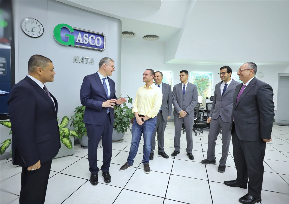 وزير البترول يقوم بجولة تفقدية لمركز التحكم الرئيسي بالشبكة القومية للغازات الطبيعية