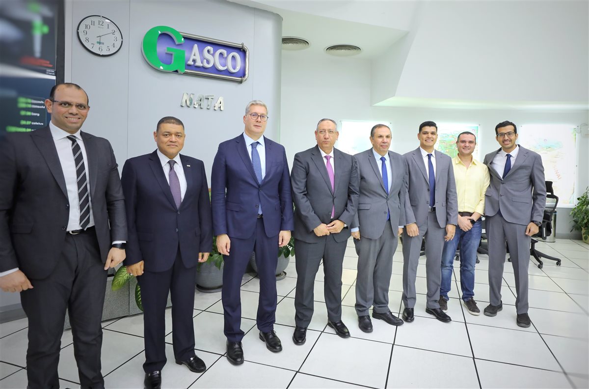 وزير البترول يقوم بجولة تفقدية لمركز التحكم الرئيسي بالشبكة القومية للغازات الطبيعية