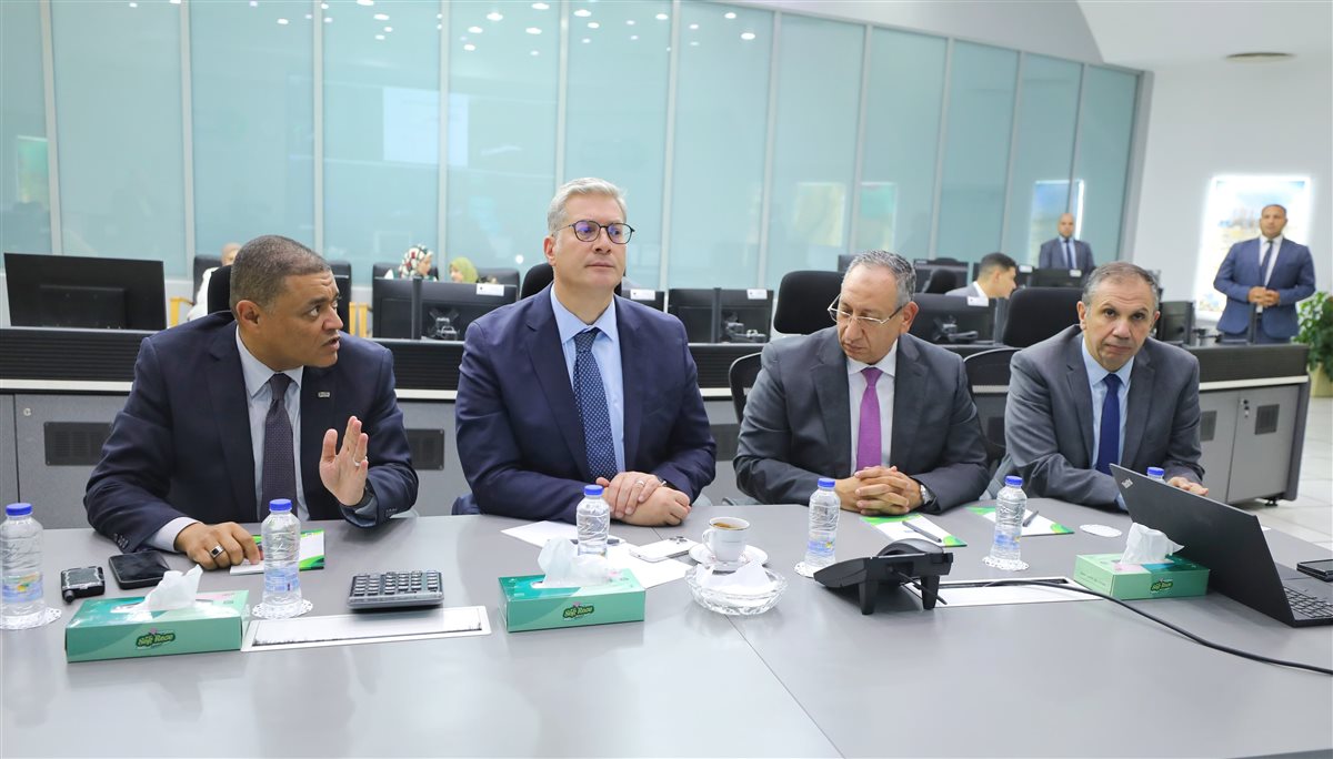 وزير البترول يقوم بجولة تفقدية لمركز التحكم الرئيسي بالشبكة القومية للغازات الطبيعية