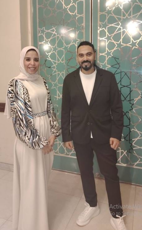 المطرب أحمد سعيد والصحفبة زينب النجار 