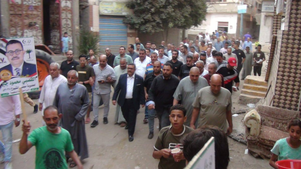 التفاف المواطنين حول مرشح الوفد