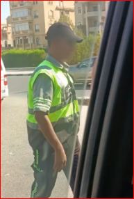 سائق ميكروباص يتعدى على عسكري مرور