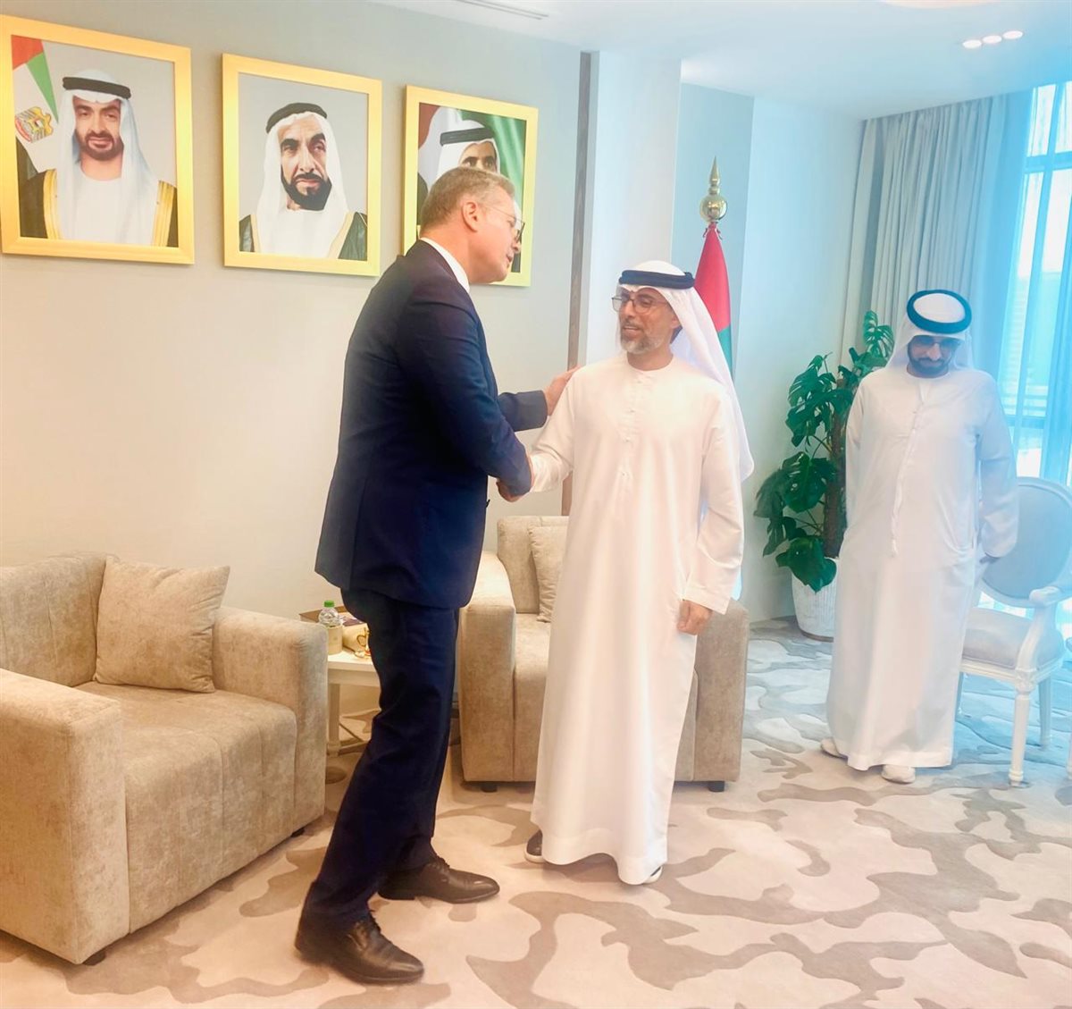 جانب من لقاء وزير البترول والثروة المعدنية ونظيره الإماراتي لبحث سبل التعاون المشترك بإمارة أبو ظبي