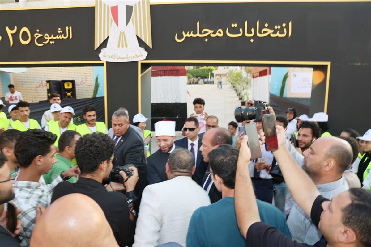 وزير الأوقاف يدلي بصوته في انتخابات مجلس الشيوخ 