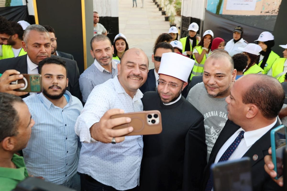 وزير الأوقاف يدلي بصوته في انتخابات مجلس الشيوخ