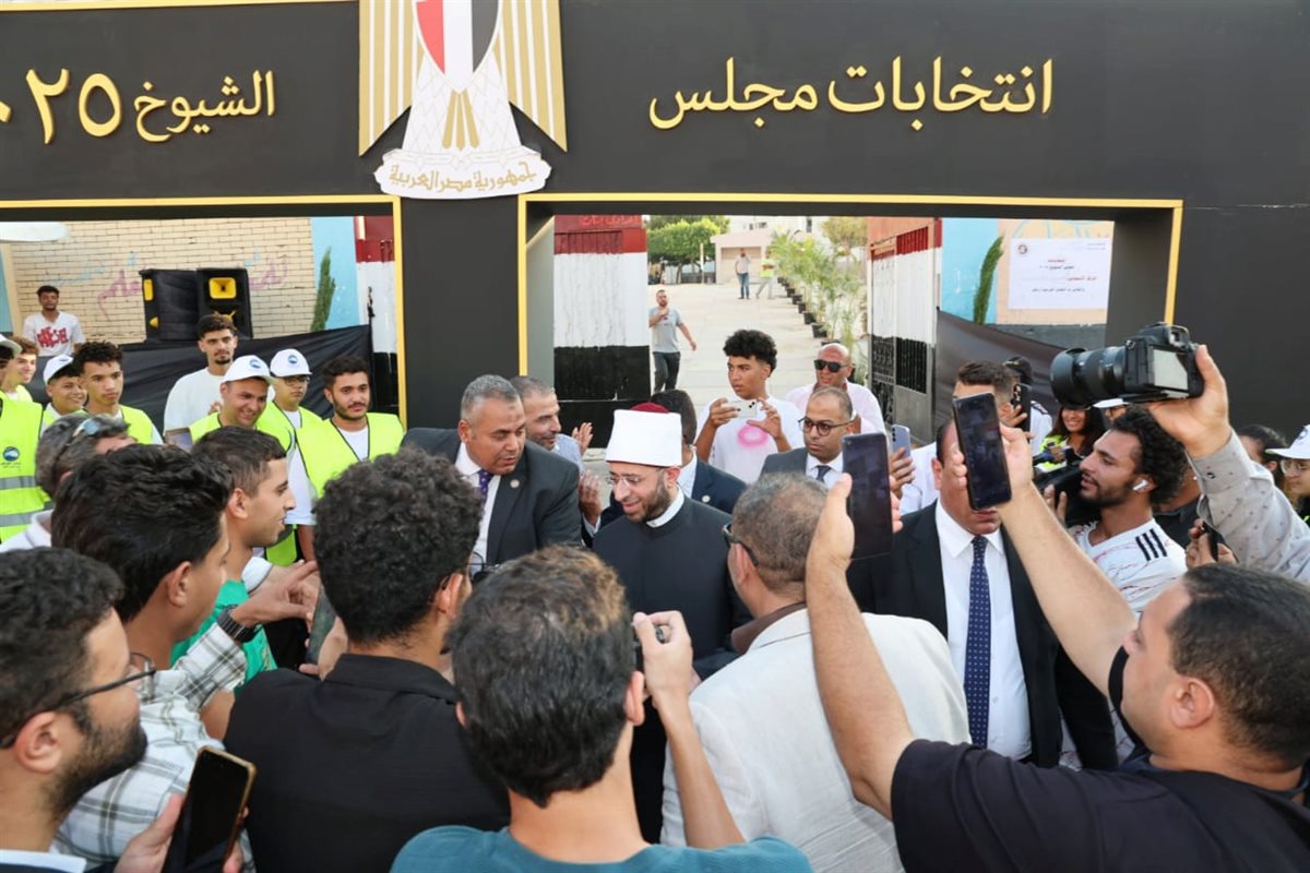 وزير الأوقاف يدلي بصوته في انتخابات مجلس الشيوخ