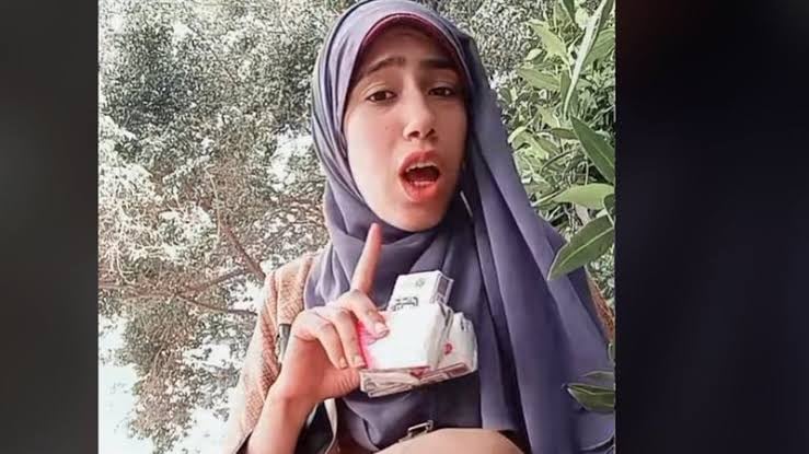 علياء قمرون