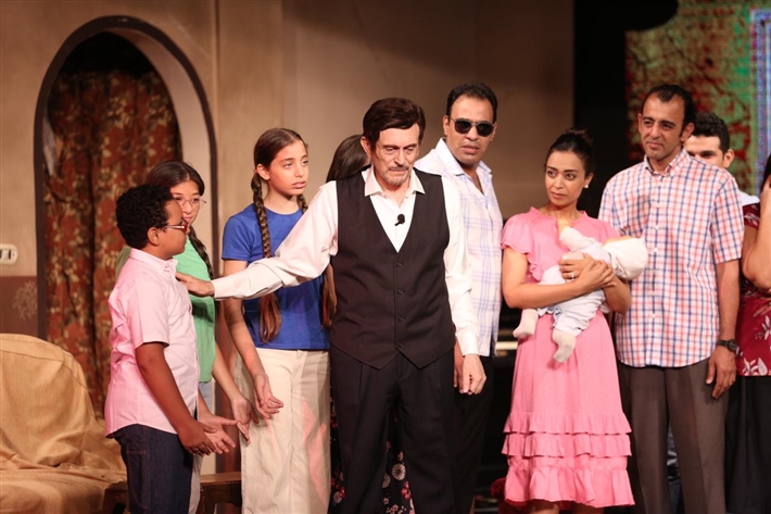 محمد صبحي من مسرحية فارس يكشف المستور