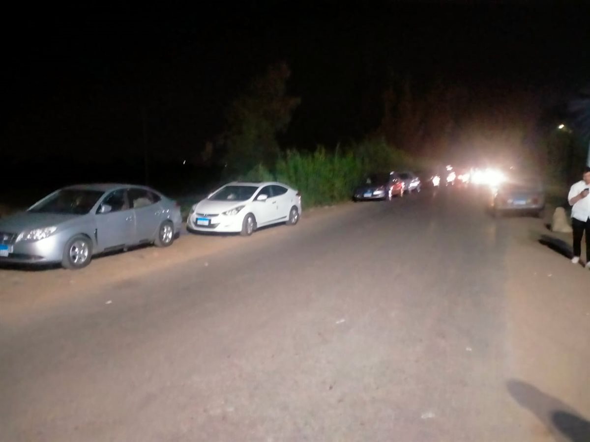 السيارت تصطف بالساعات لحين انتهاء جلسات التصوير