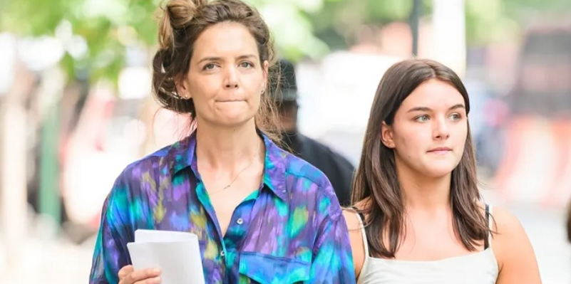 كاتي هولمز وابنة توم كروز