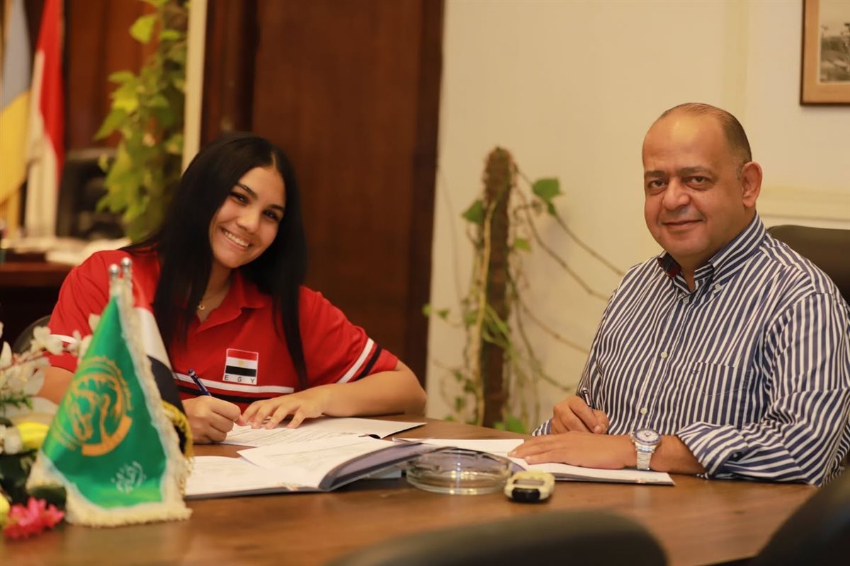 AE9CA333-B552-4294-AE32-30E6924671BA