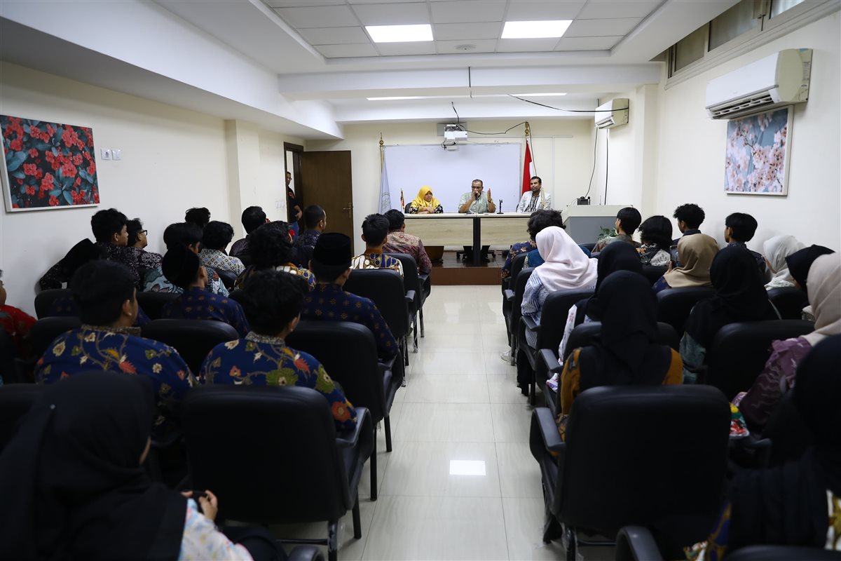 تدريب الوافدين على المقامات الصوتية بمركز التطوير بالأزهر الشريف