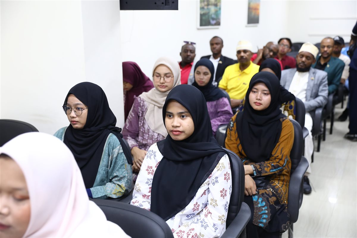 تدريب الوافدين على المقامات الصوتية بمركز التطوير بالأزهر الشريف