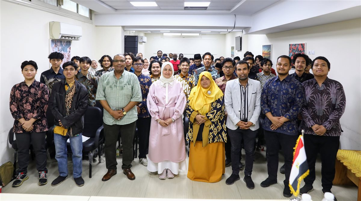 تدريب الوافدين على المقامات الصوتية بمركز التطوير بالأزهر الشريف