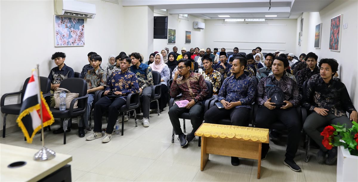 تدريب الوافدين على المقامات الصوتية بمركز التطوير بالأزهر الشريف