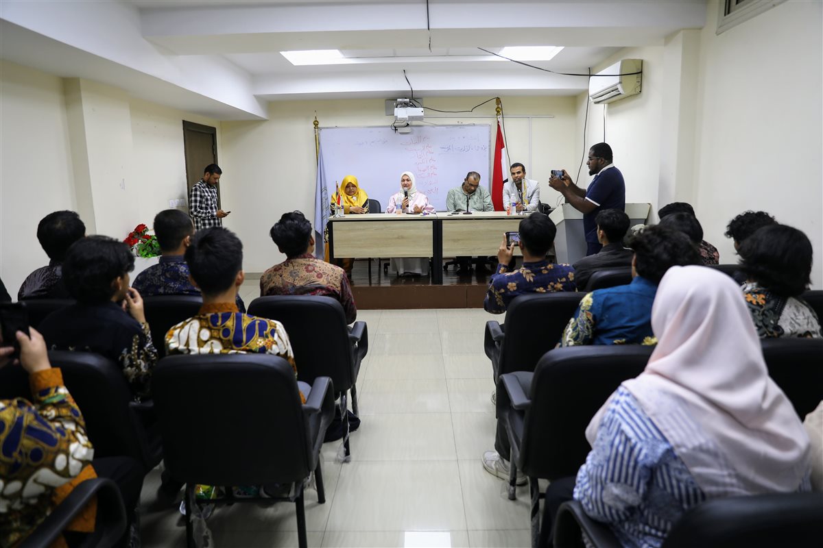 تدريب الوافدين على المقامات الصوتية بمركز التطوير بالأزهر الشريف