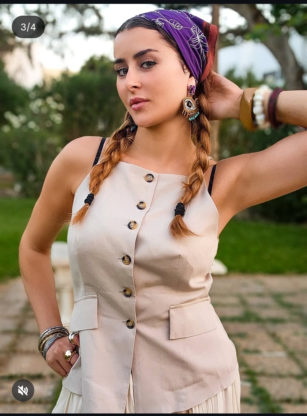الفنانة عائشة بن أحمد