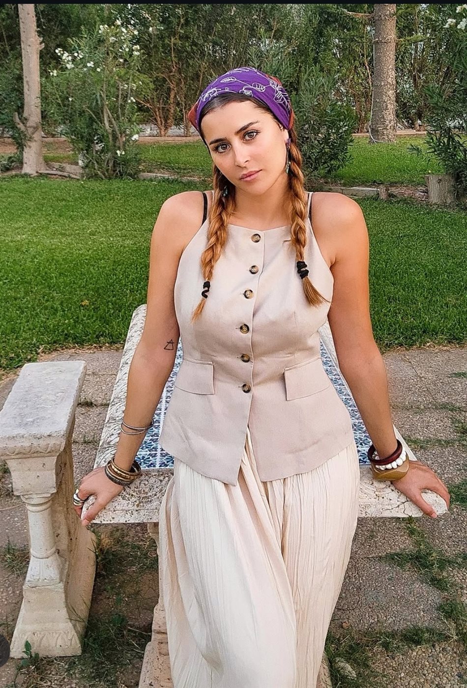 الفنانة عائشة بن أحمد