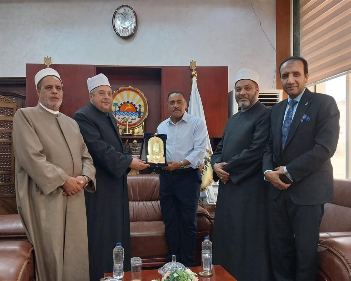 رئيس قطاع المعاهد الأزهرية يلتقي محافظ مطروح