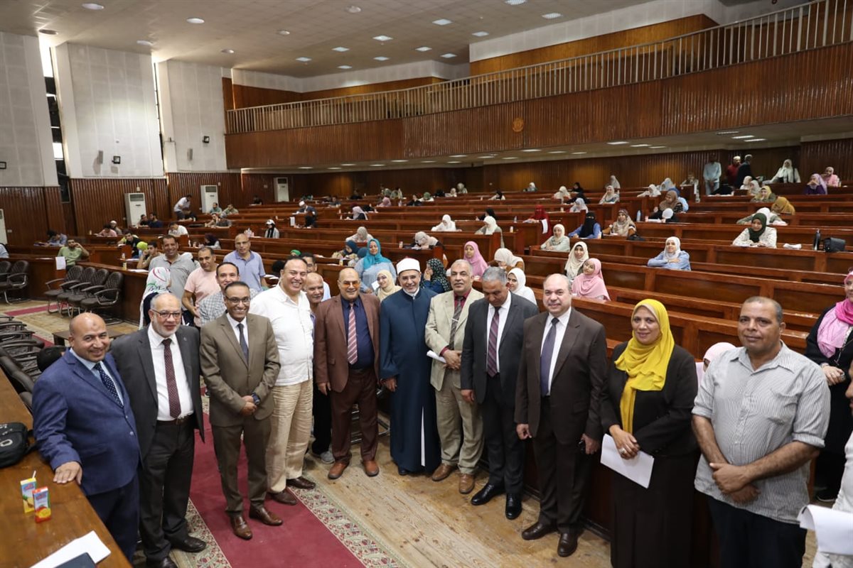 رئيس جامعة الأزهر يتفقد اختبارات مسابقة القراءة الحرة بكلية التربية للبنين بالقاهرة 