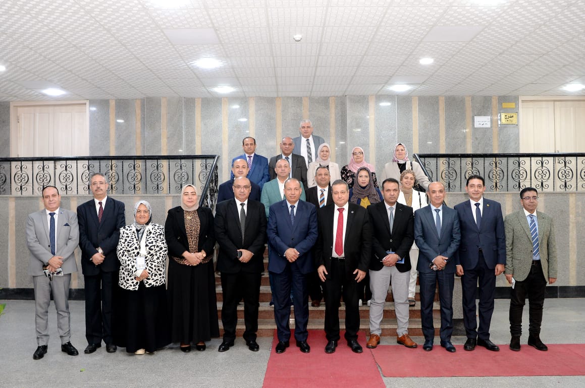 صورة جماعية عقب اللقاء