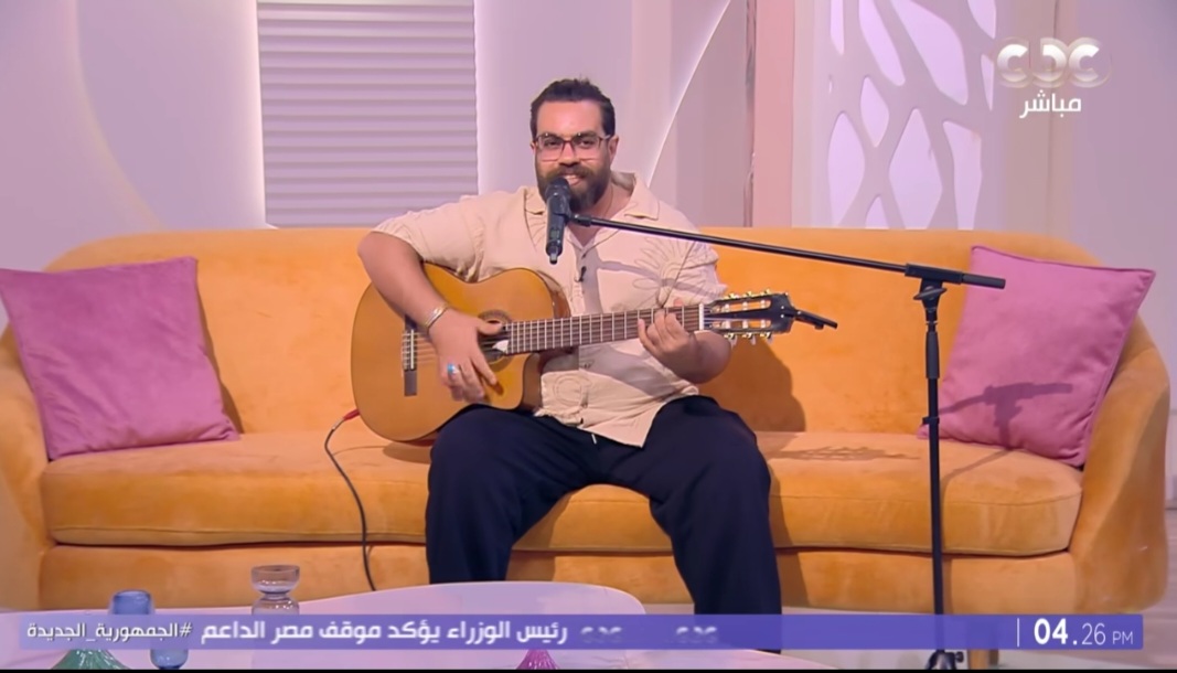 علي رؤوف صاحب أغنية أنا بشحت بالجيتار