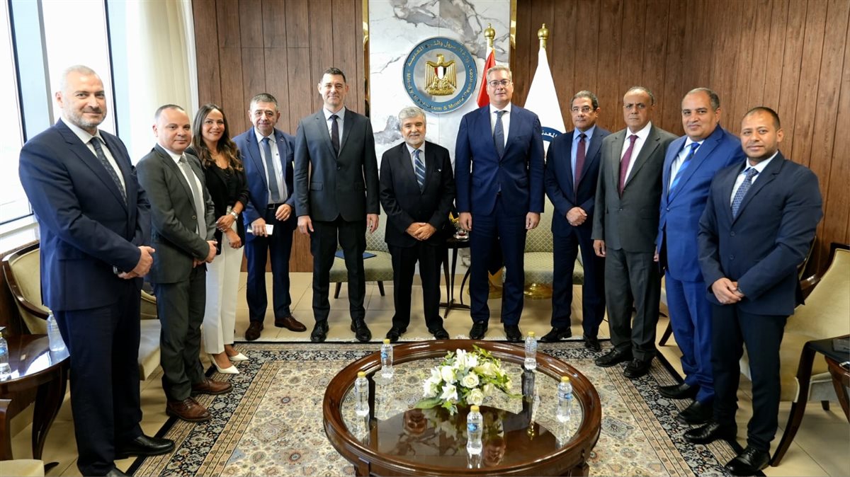 جانب من لقاء وزير البترول والثروة المعدنية ومسئولي شركة