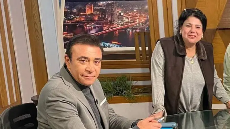 الإعلامي عاطف كامل ومعدة برنامجه الإعلامية عبير الأباصيري