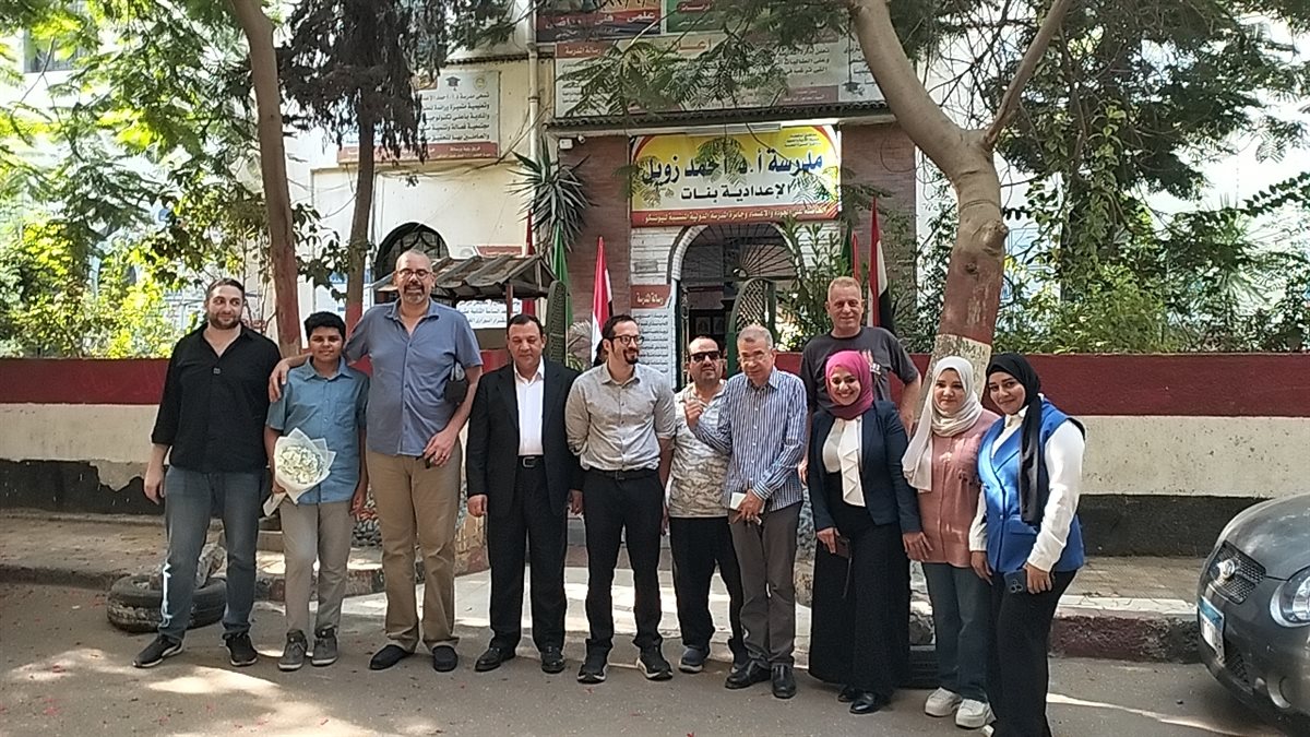 وخلال زيارته لمدرسة والده بالمنصورة