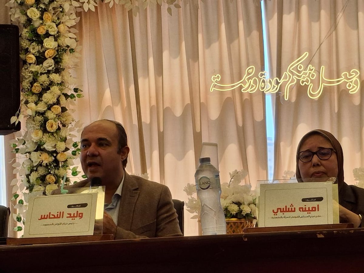 الدكتور وليد النحاس متحدثا خلال اللقاء